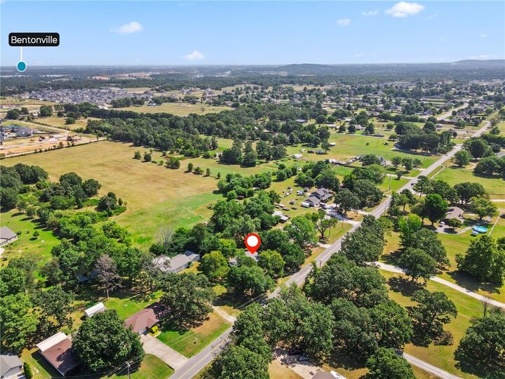 Property Photo:  1370 Elm Springs Road  AR 72762 