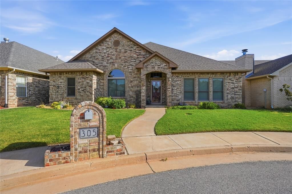 Property Photo:  305 Tierra Rica Circle  OK 73521 