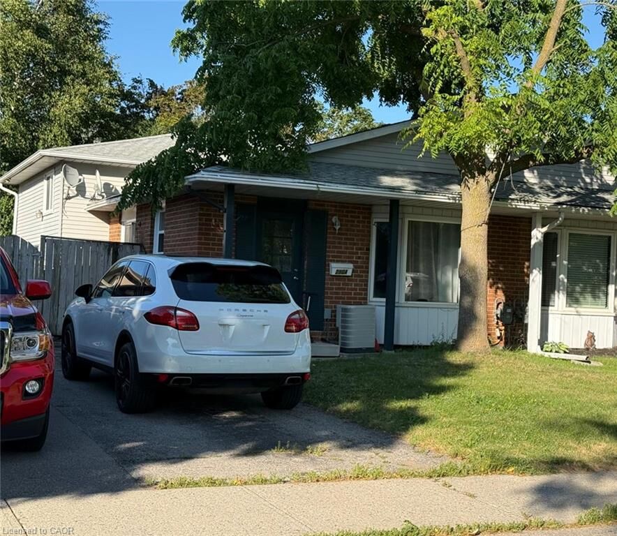Property Photo: 290 Camille Crescent A ON N2K 3B4