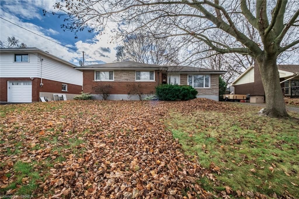 Property Photo:  21 Hickery Place  ON N3S 3C7 