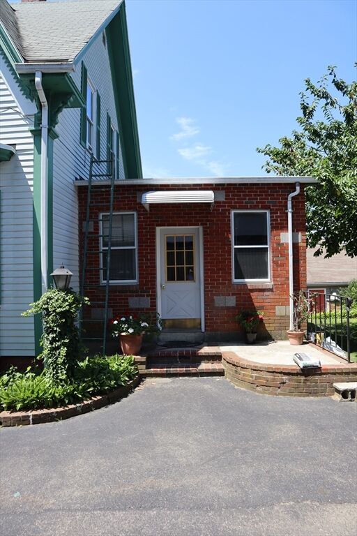 Property Photo:  7-R W Dane St  MA 01915 