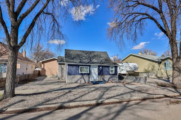 Property Photo:  1817 1A Avenue N  AB T1H 0A9 