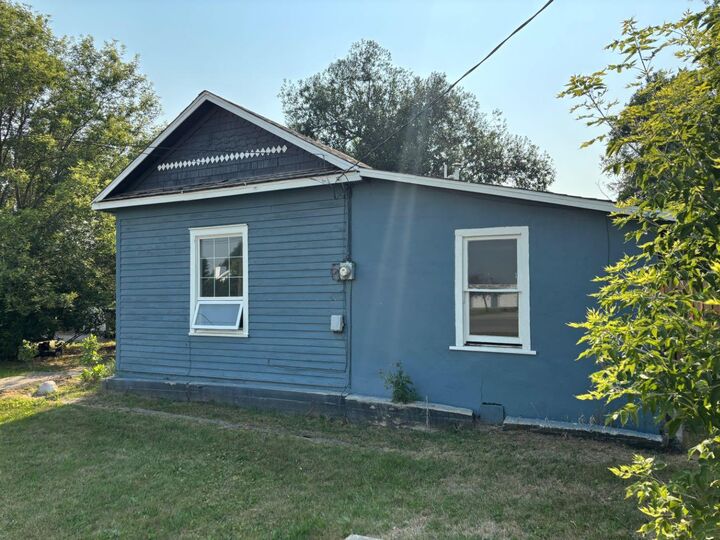 Property Photo: 256 N 1 Street W AB T0K 1J0