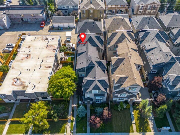 Property Photo:  2416 30 Street SW 4  AB T2E 2M1 
