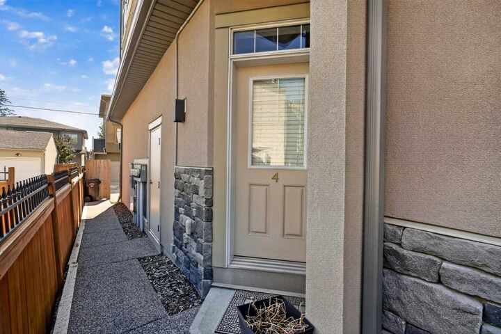 Property Photo: 2416 30 Street SW 4 AB T2E 2M1