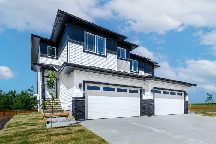 182 Lakewood Crescent — photo 1