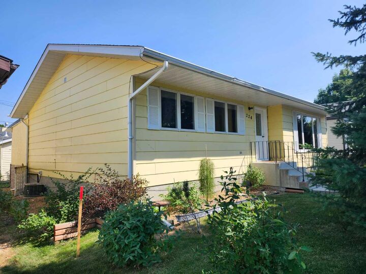 Property Photo: 224 2 Street AB T0J 0Y0