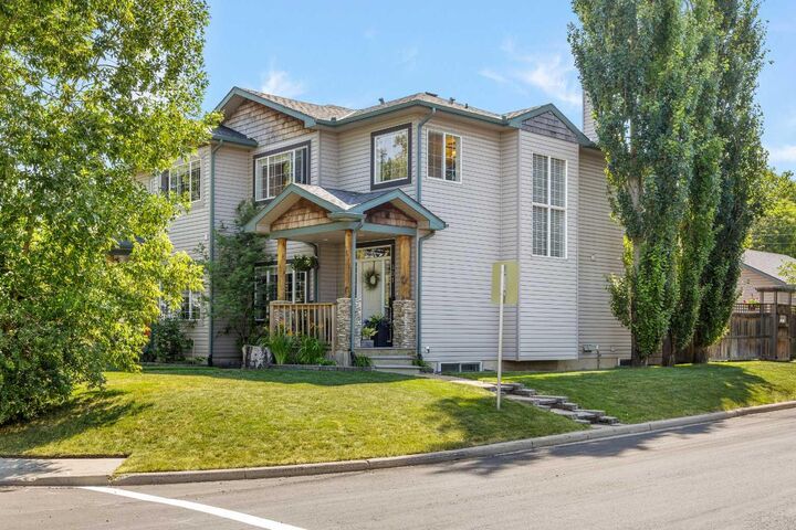 Property Photo: 301 29 Avenue NE AB T2E 2C4