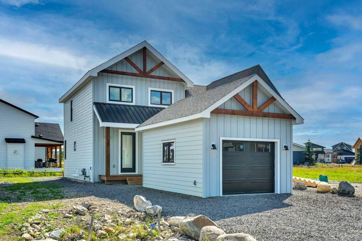 Property Photo: 35 Cottageclub Lane AB T0L 1N0