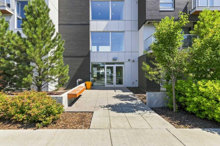 Property Photo: 3130 Thirsk Street NW 408 AB T3B 6H4