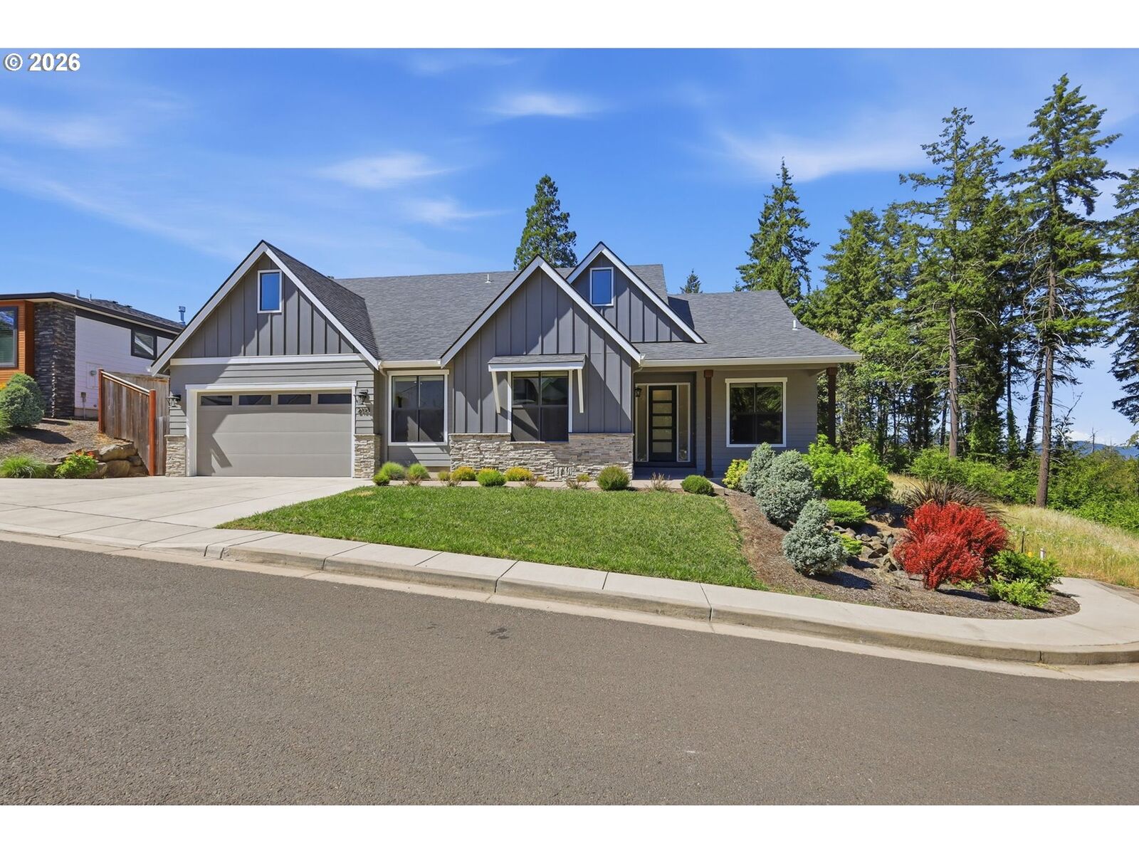 Property Photo:  2153 Majestic Pl  OR 97403 