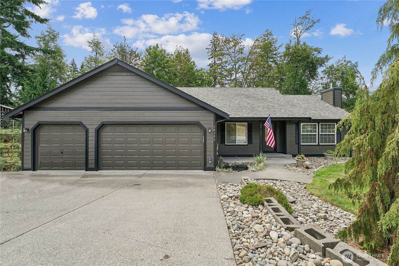 Property Photo:  14206  253rd Avenue E  WA 98321 