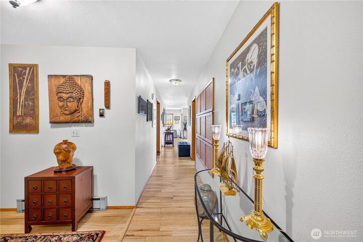Property Photo:  1800  Skyline Way 206  WA 98221 