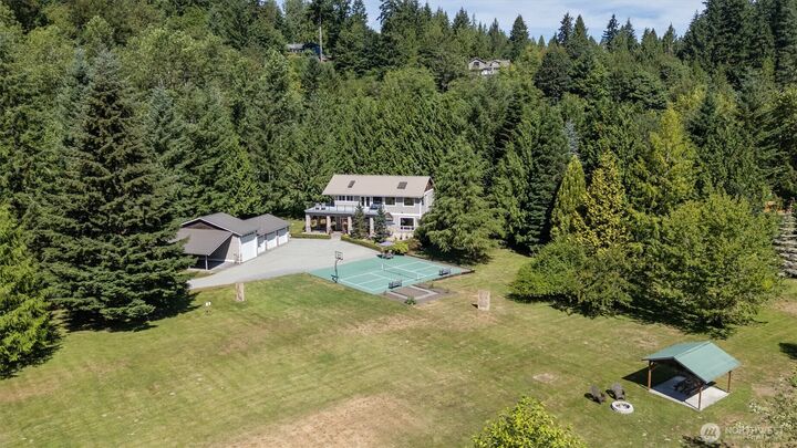 Property Photo:  2109  Russell Road  WA 98290 