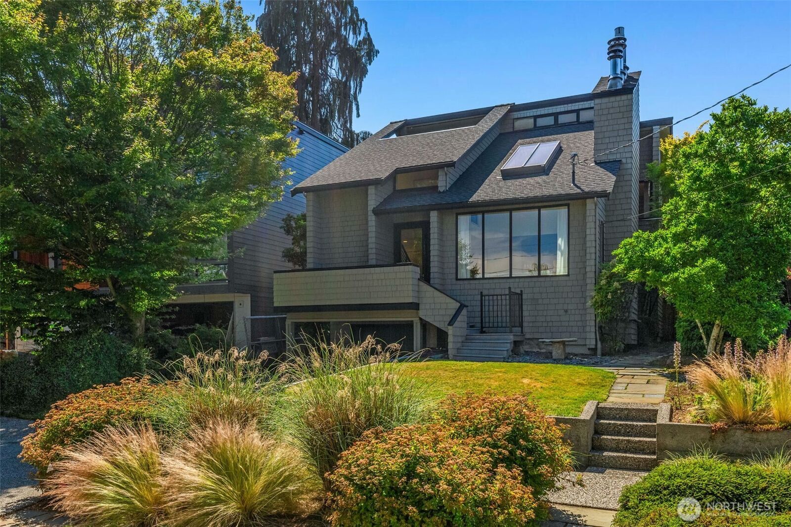 Property Photo: 1819 39th Avenue E WA 98112