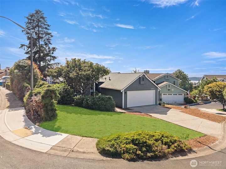 Property Photo: 2317 S 278th Court WA 98003