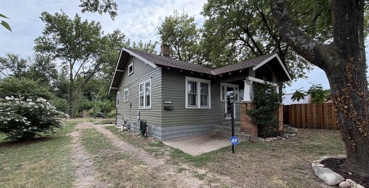 Property Photo: 3127 W Maple KS 67213