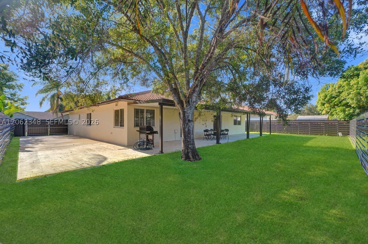 Property Photo:  581 SW 169th Way  FL 33326 