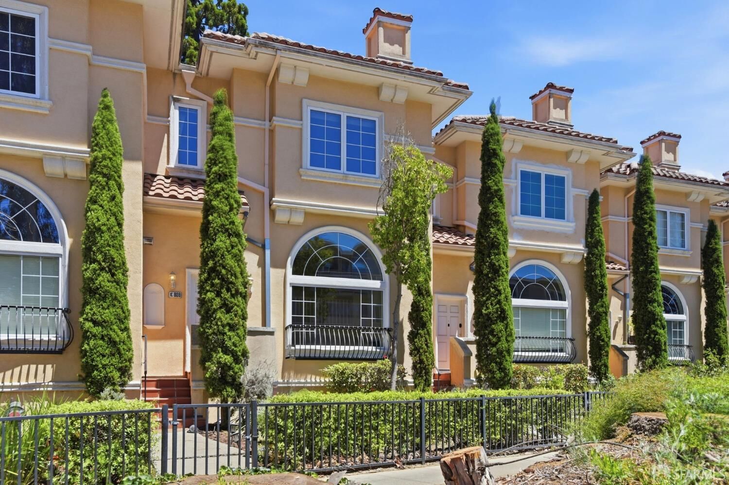 Property Photo:  808 El Camino Real E  CA 94010 