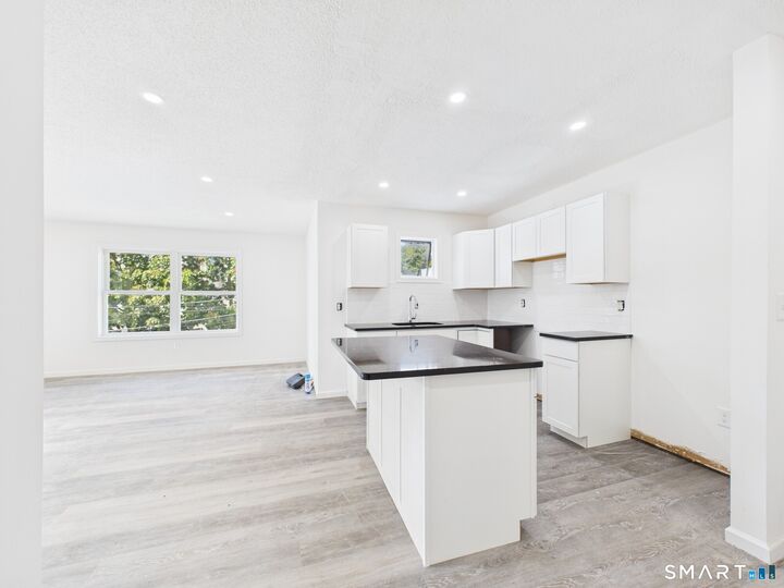 Property Photo:  25 Dewitt Street 1  CT 06519 