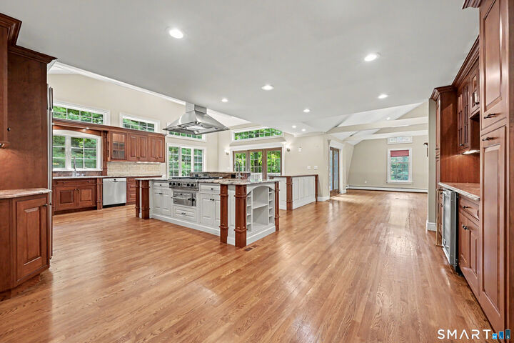 Property Photo:  8 Indian Rock Place  CT 06897 