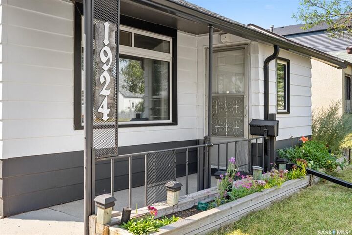 Property Photo:  1924 York Street  SK S4T 4R4 