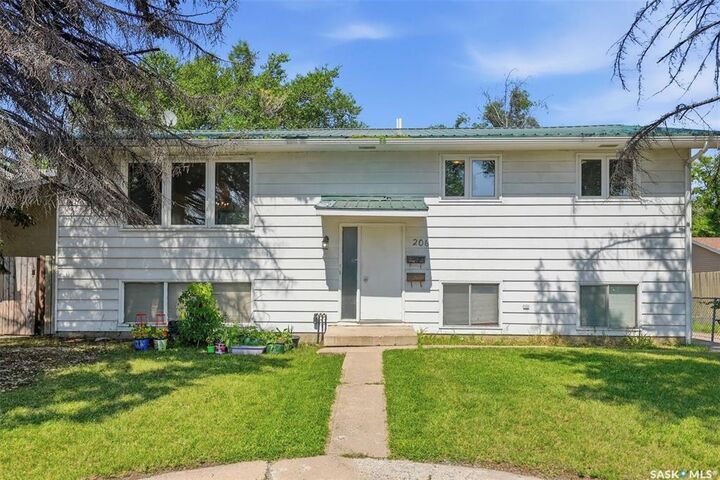 206 Carleton Drive — photo 1