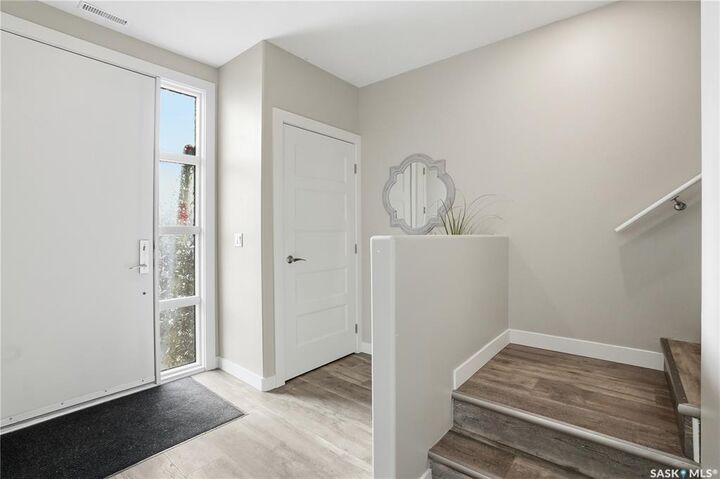 Property Photo:  103 Willis Crescent 3  SK S7T 0X9 