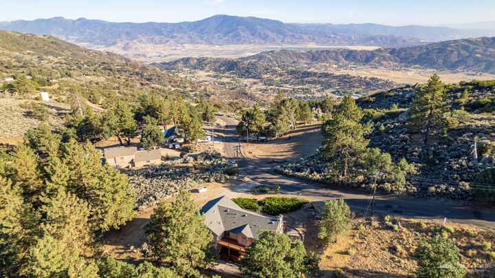 Property Photo:  26681 Stirrup Way  CA 93561 