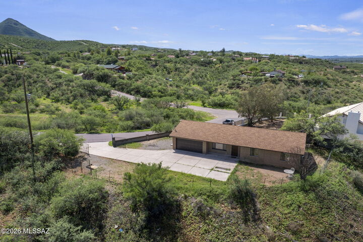 Property Photo:  301 Circulo Silva  AZ 85648 