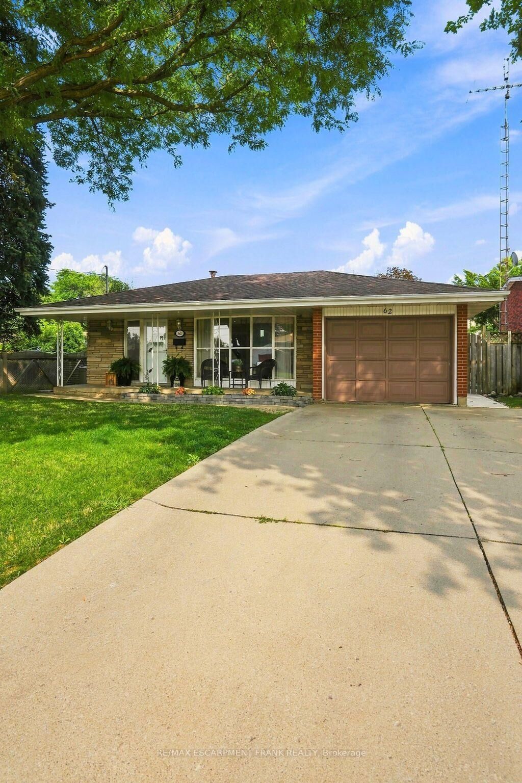 Property Photo:  62 Owen Place  ON L8G 2H2 
