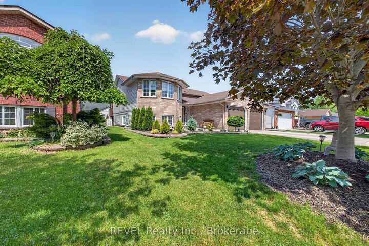 Photo de la propriété:  349 Scott Avenue  ON L2A 5E5 