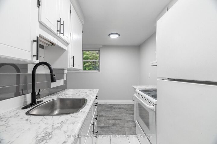 Property Photo:  24 Brookside Street N 2  ON N5Z 3J3 