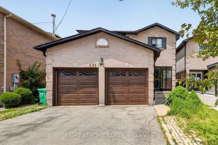 531 Wallenberg Crescent — photo 1