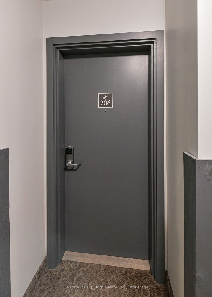 Property Photo: 40 Horseshoe Boulevard Suite 206 ON L4M 4Y8