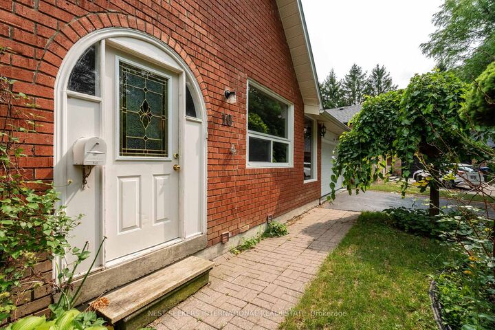 Property Photo: 10 Lennox Court ON L6Z 1V9