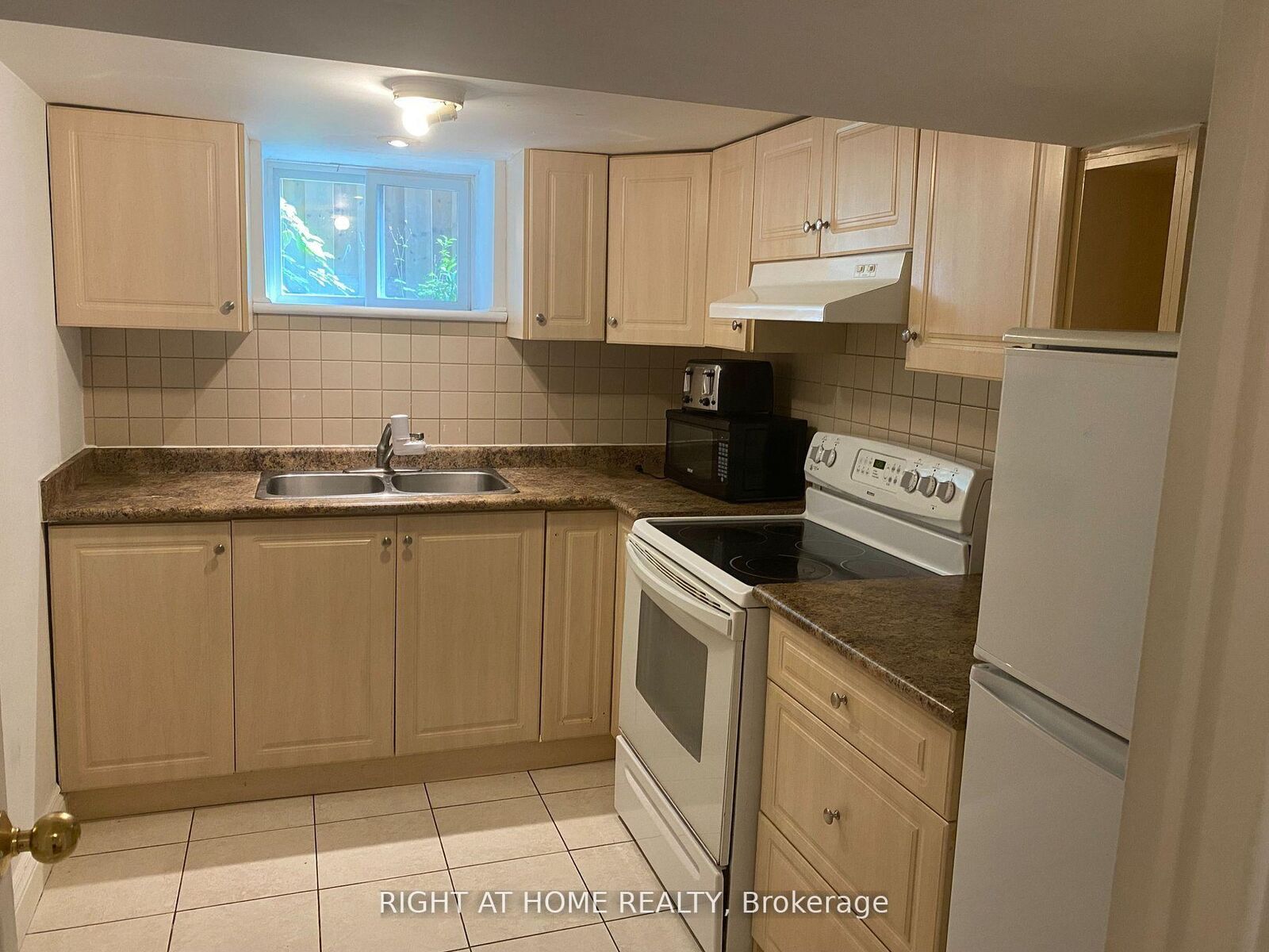 Property Photo:  36 Newton Drive Basement  ON M2M 2M7 