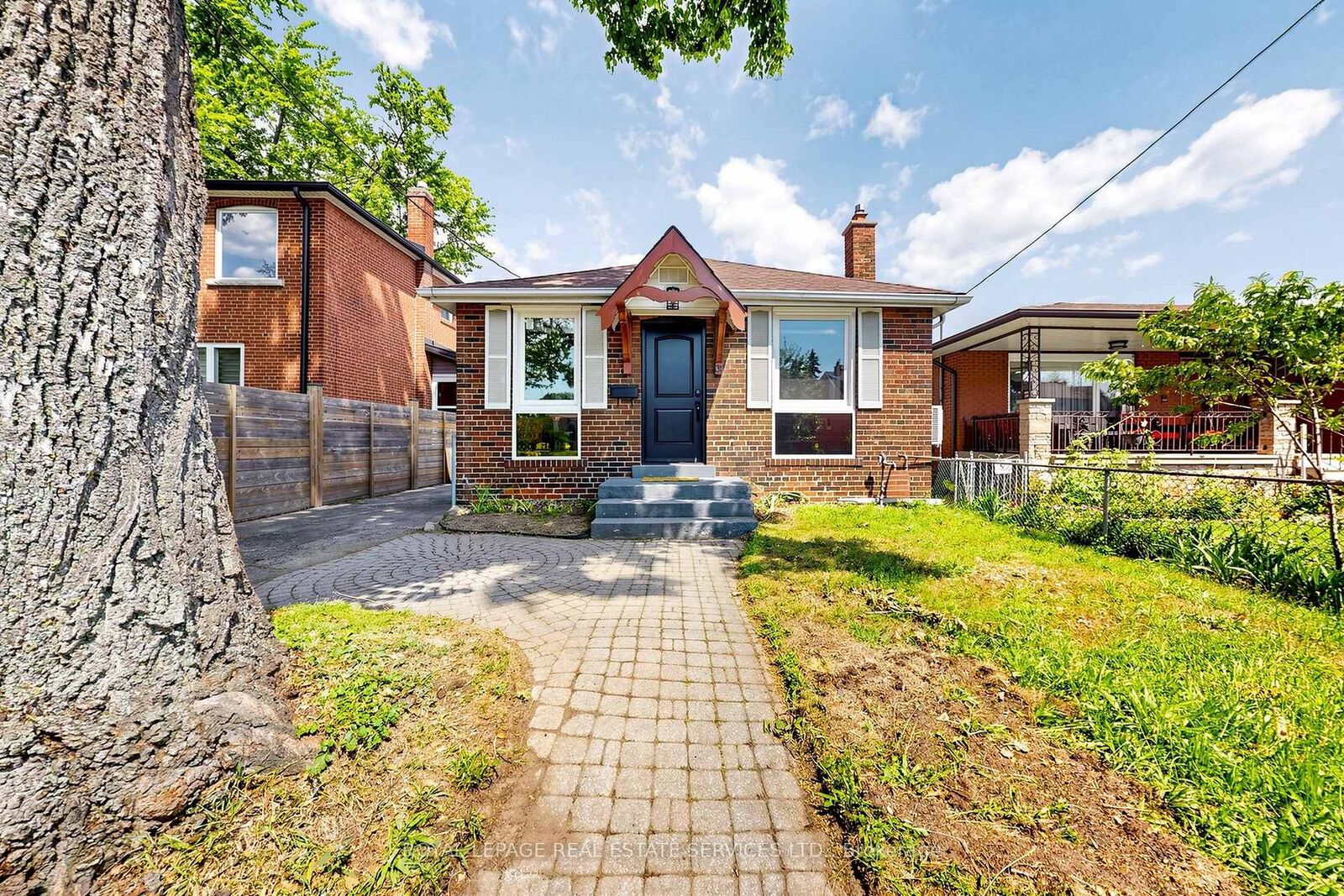 Property Photo:  31 Rosemeade Avenue  ON M8Y 3A2 