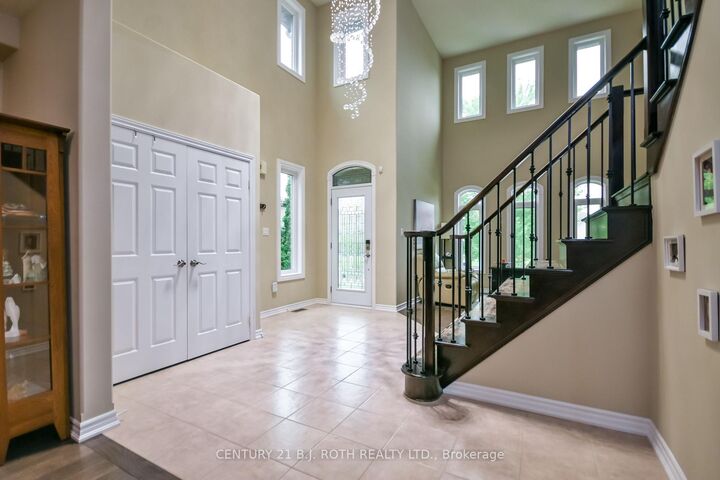 Property Photo:  20 Falcon Crescent  ON L4N 0Y9 