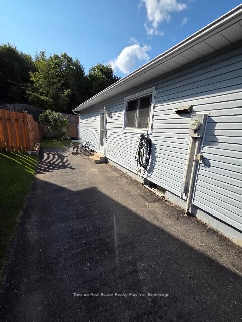 83 Laurier Road — photo 1