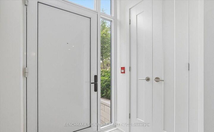 Property Photo: 30 Inn On The Park Drive 206 ON M3C 0P7