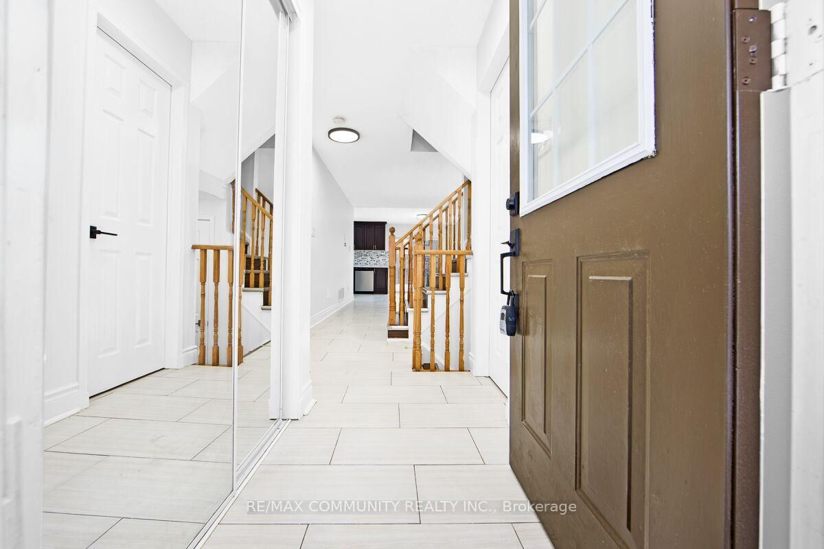 Property Photo: 1049 Kennedy Circle ON L9T 5S5