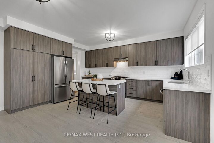 Property Photo: 24 Hanton Crescent ON L7E 2M3
