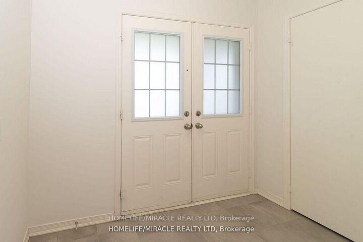 Property Photo: 27 Lowes Hill Circle ON L7C 4H5