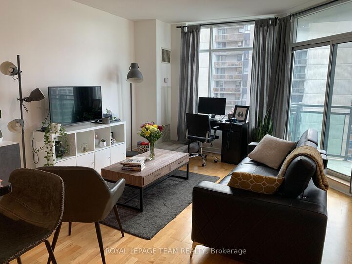 Property Photo: 570 Laurier Avenue W 1801 ON K1R 1C8