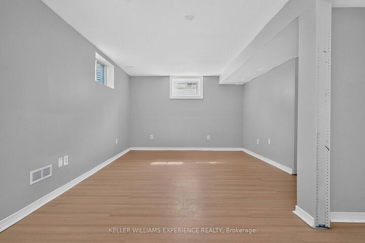 Property Photo:  264 Dunsmore Lane  ON L4M 7A7 
