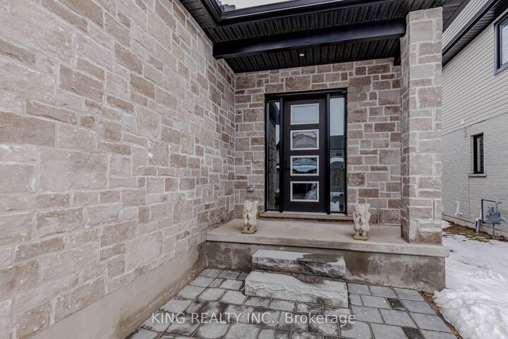 Property Photo: 7966 Fallon Drive 18 ON N0M 1V0