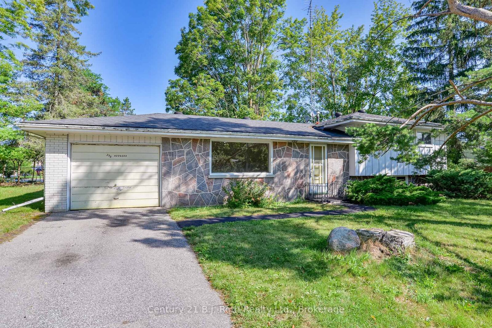 Property Photo:  398 Old Muskoka Road  ON L3V 4G7 