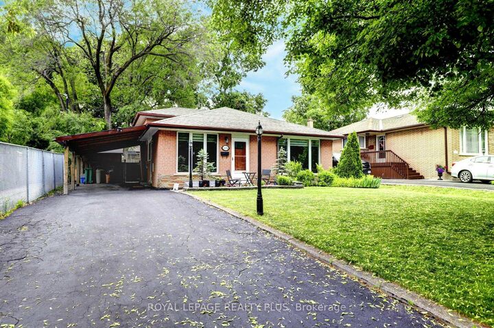 Property Photo: 2694 Truscott Drive ON L5J 2B7