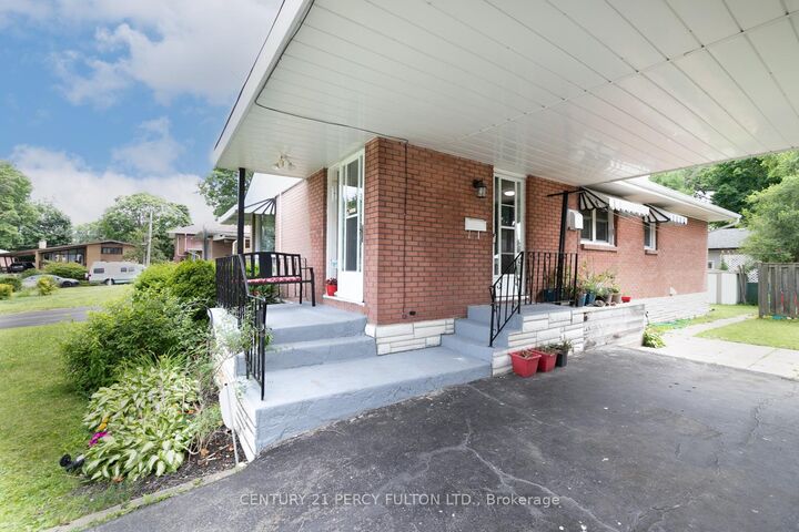 Photo de la propriété:  12 Northwood Crescent  ON K8N 1X5 